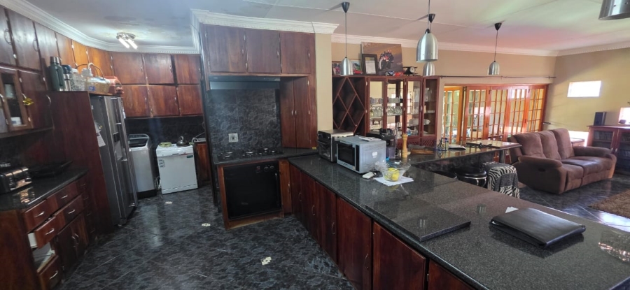 5 Bedroom Property for Sale in Wilkoppies North West